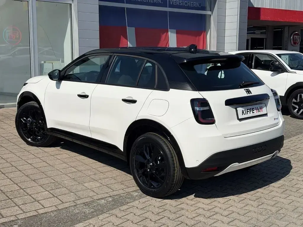 Neu Fiat 600 Street 101 PS (74 kW) 2026 Gelato weiß SUV