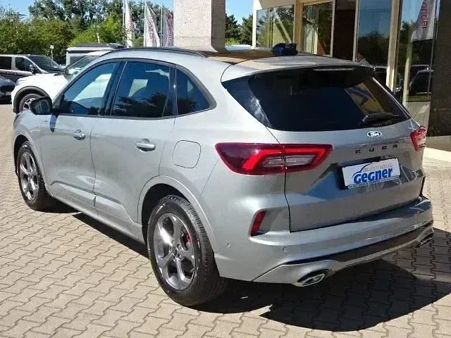 Usado Ford Kuga ST-Line X 151 HP (111 kW) 2024 Prateado SUV