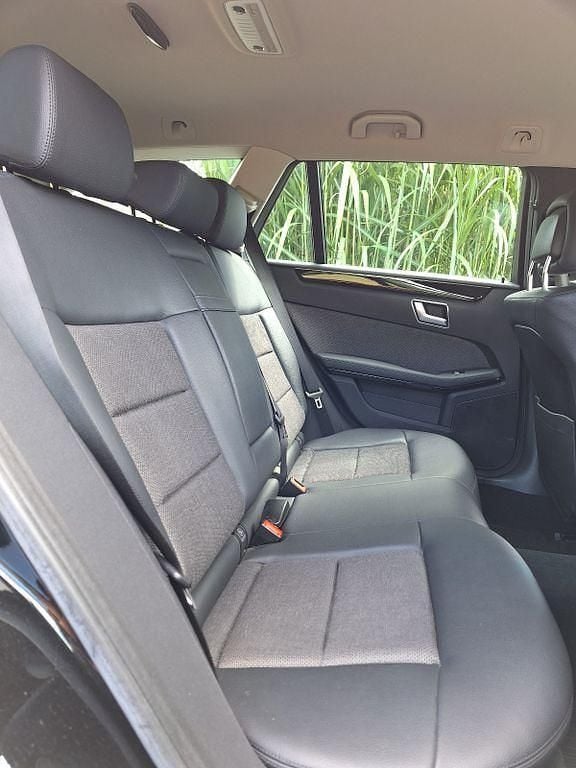 Gebraucht Mercedes E220 Avantgarde 170 PS (125 kW) 2013 Schwarz Limousine