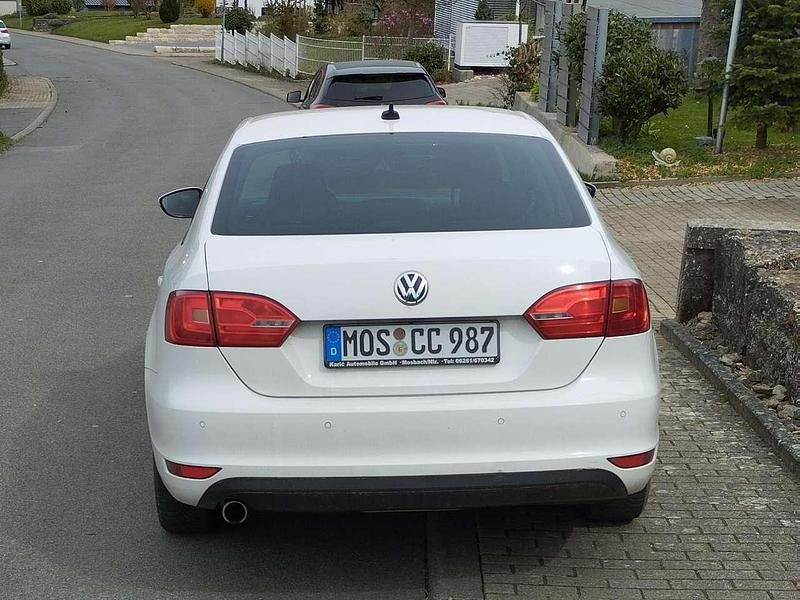 Gebraucht VW Jetta Highline 105 PS (77 kW) 2011 Limousine