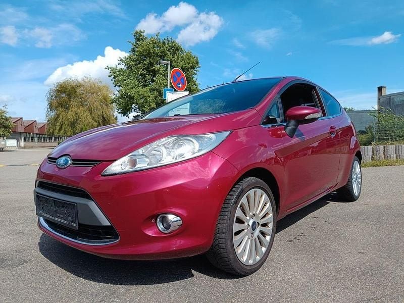 Rot Gebraucht 2008 Ford Fiesta Titanium Kleinwagen | 2.400 € (Guter Preis) - Bild 1/4