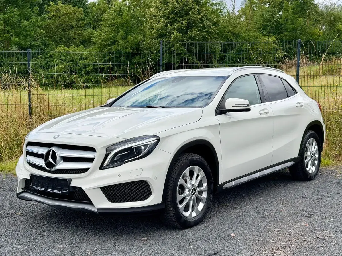 Gebraucht Mercedes GLA200 AMG line 156 PS (114 kW) 2015 Weiß SUV