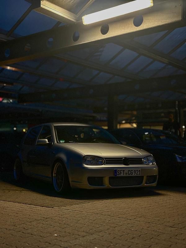 Grau Gebraucht 2003 VW Golf IV Kleinwagen | 2.000 € (Fairer Preis) - Bild 1/4