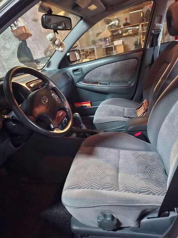 Gebraucht Toyota Avensis Sol 128 PS (94 kW) 2000 Grün Limousine
