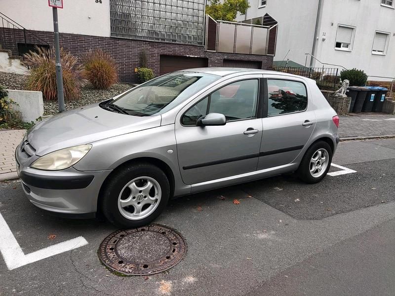Silber Gebraucht 2001 Peugeot 307 Limousine | 249 € (Superpreis) - Bild 1/4