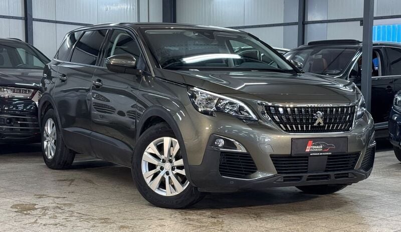 Grau Gebraucht 2020 Peugeot 5008 Business-Line Van / Kleinbus | 18.890 € (Superpreis) - Bild 1/4