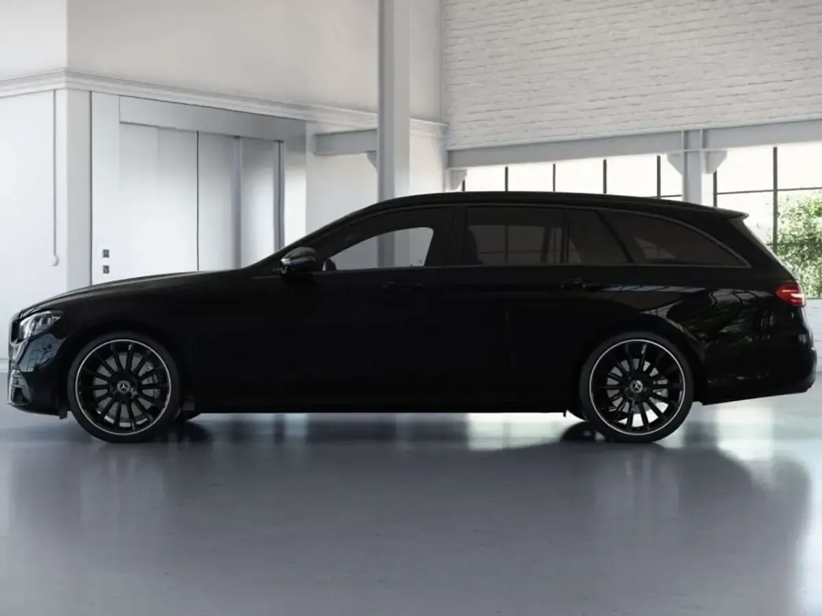 Gebraucht Mercedes E400 AMG 330 PS (242 kW) 2024 Unilack schwarz Kombi