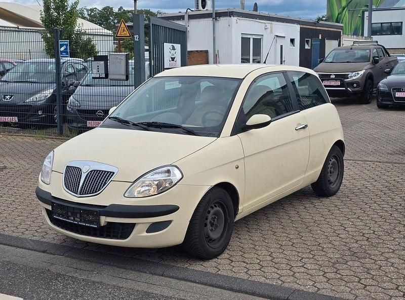 Weiß Gebraucht 2004 Lancia Ypsilon Kleinwagen | 1.250 € (Guter Preis) - Bild 1/4