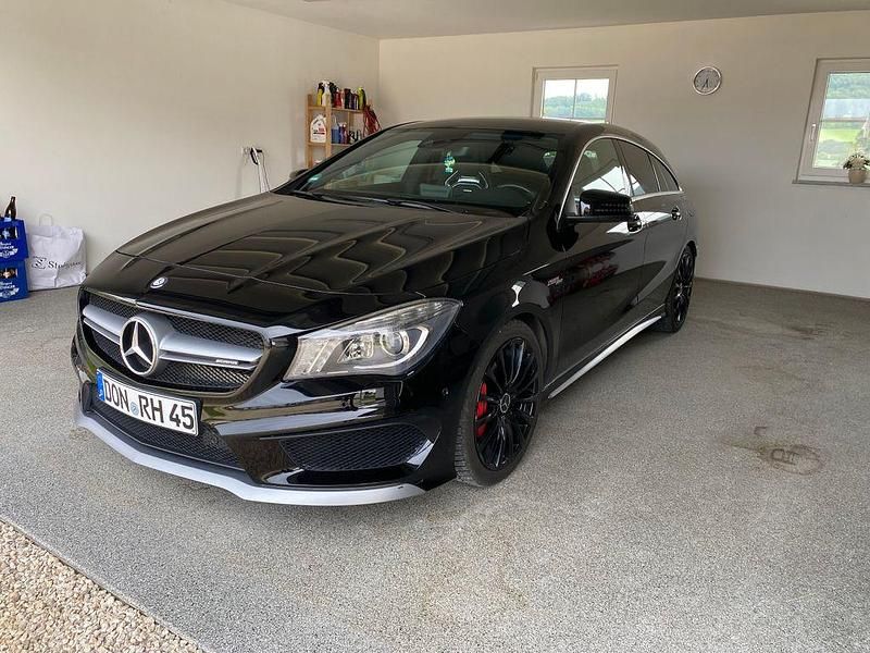 Schwarz Gebraucht 2015 Mercedes CLA45 AMG Shooting Brake AMG Kombi | 20.900 € (Fairer Preis) - Bild 1/4