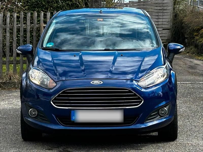 Gebraucht Ford Fiesta 101 PS (74 kW) 2014 Blau Kleinwagen
