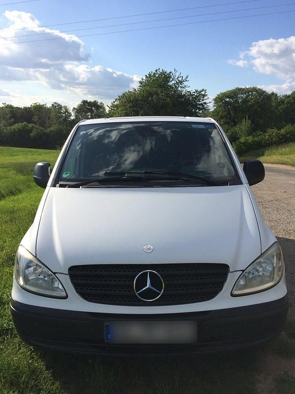 Weiß Gebraucht 2007 Mercedes Vito Van / Kleinbus | 8.925 € - Bild 1/4
