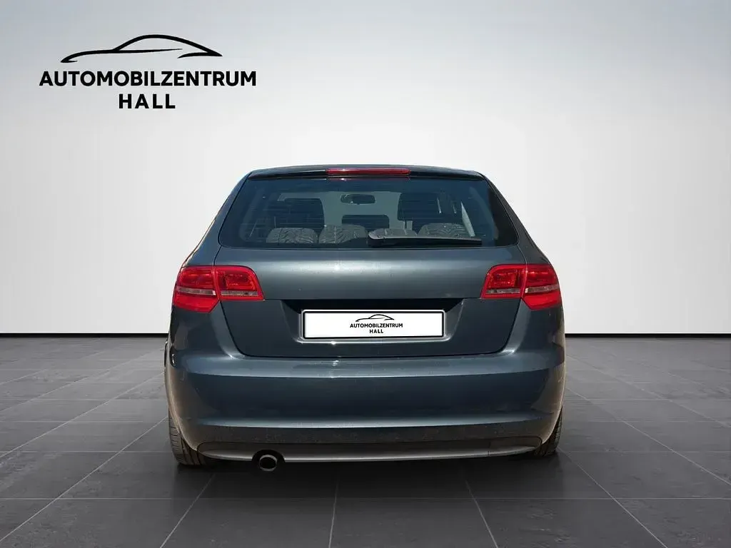 Gebraucht Audi A3 Sportback Attraction 105 PS (77 kW) 2012 Grau Kleinwagen