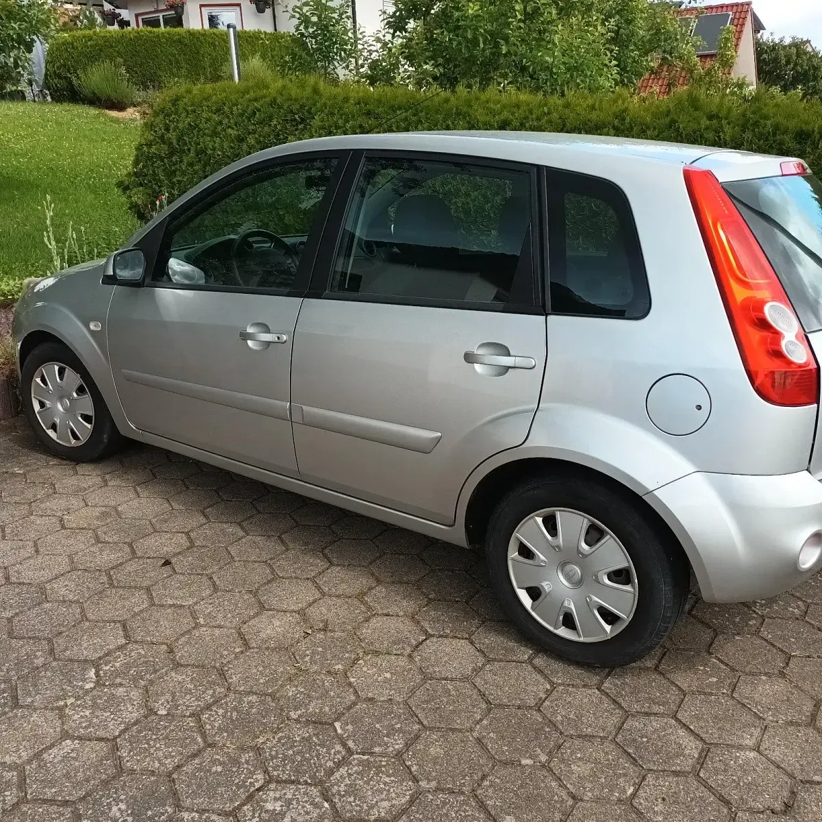 Gebraucht Ford Fiesta 70 PS (51 kW) 2008 Silber Kleinwagen