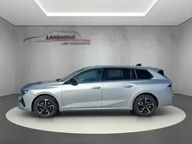 Używany Opel Astra 131 KM (96 kW) 2024 Srebrny Kombi