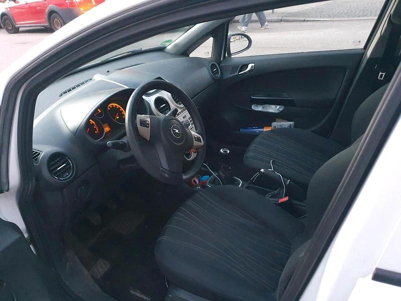 Gebraucht Opel Corsa 80 PS (58 kW) 2008 Weiß Kleinwagen