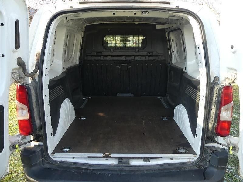 Gebraucht Opel Combo 102 PS (75 kW) 2019 Jade weiss/arktis weiss Van / Kleinbus