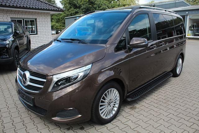 Braun Gebraucht 2018 Mercedes V250 Edition Van / Kleinbus | 38.990 € (Superpreis) - Bild 1/4