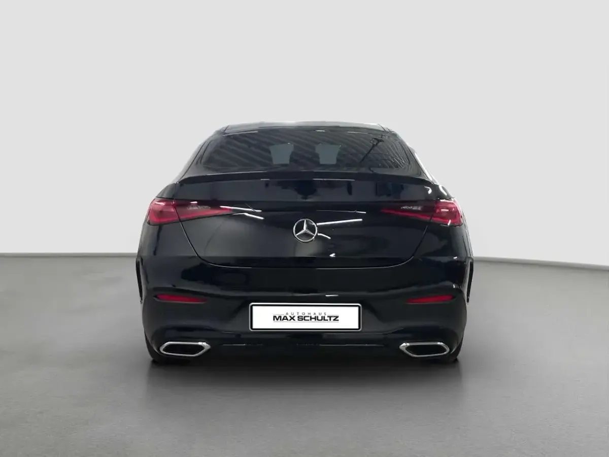 Gebraucht Mercedes GLC300 AMG 258 PS (189 kW) 2026 Metalliclack obsidianschwarz SUV