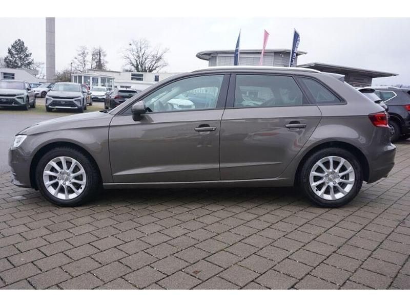 Gebraucht Audi A3 Attraction 125 PS (91 kW) 2016 Grau Limousine