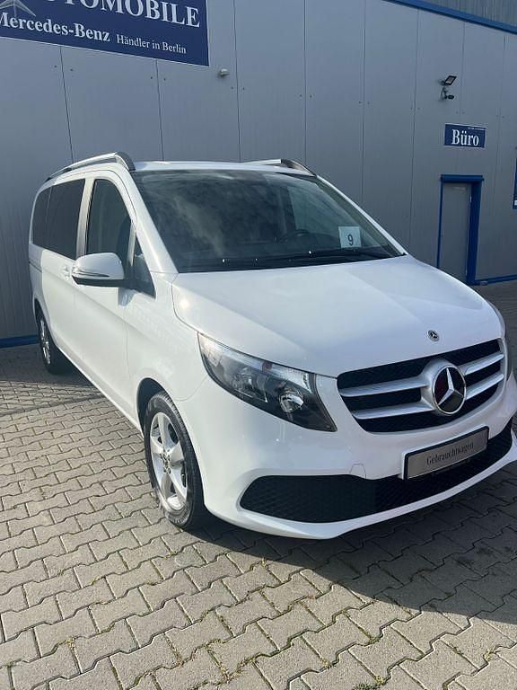 Gebraucht Mercedes V220 163 PS (119 kW) 2022 Weiß Van / Kleinbus