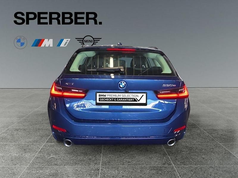 Gebraucht BMW 330e 184 PS (135 kW) 2022 Blau Limousine