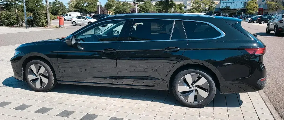 Gebraucht VW Passat Business 150 PS (110 kW) 2025 Schwarz Kombi