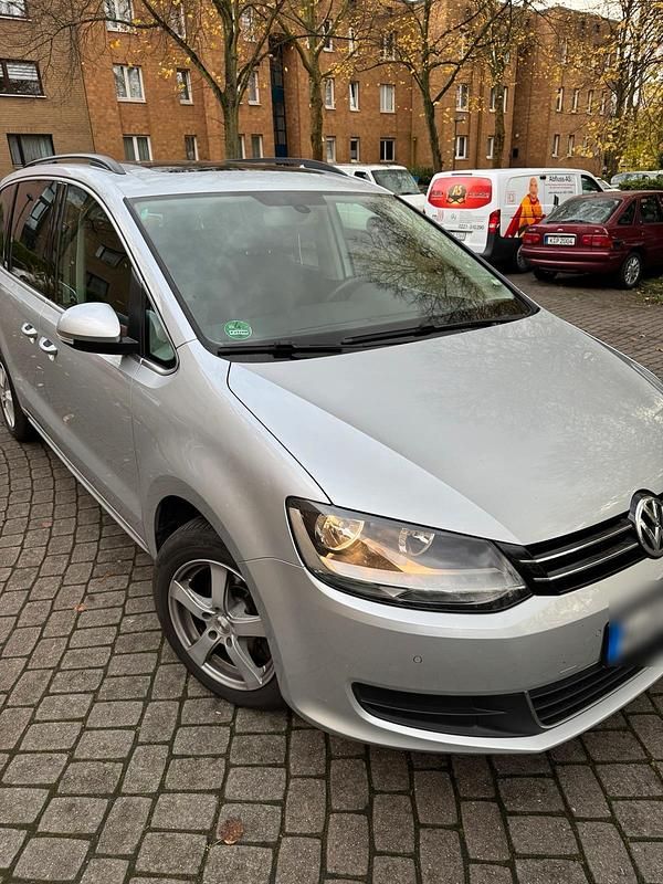 Grau Gebraucht 2011 VW Sharan Van / Kleinbus | 15.700 € - Bild 1/4