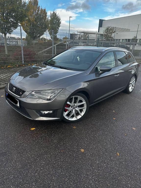 Grau Gebraucht 2014 Seat Leon ST FR Kombi | 9.999 € (Fairer Preis) - Bild 1/4