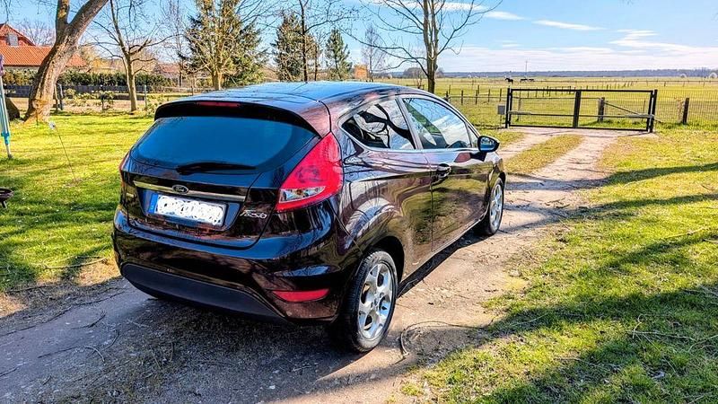 Gebraucht Ford Fiesta Titanium 90 PS (66 kW) 2009 Violet Kleinwagen