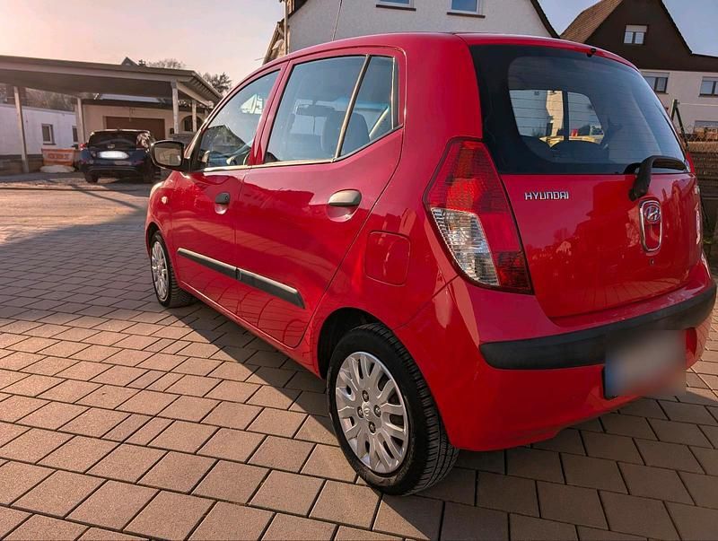 Gebraucht Hyundai i10 49 PS (36 kW) 2010 Rot Kleinwagen