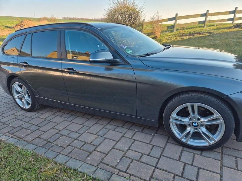 Gebraucht BMW 320 190 PS (139 kW) 2019 Grau Kombi