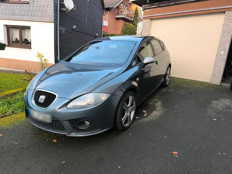 Grau Gebraucht 2006 Seat Leon FR Limousine | 1.950 € (Guter Preis) - Bild 1/4