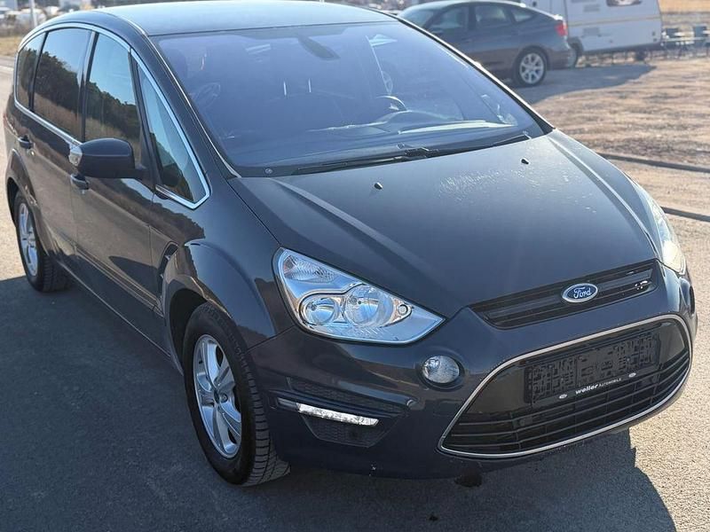 Grau Gebraucht 2011 Ford S-MAX Titanium Van / Kleinbus | 7.950 € (Fairer Preis) - Bild 1/4