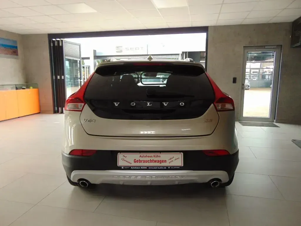 Gebraucht Volvo V40 Momentum 150 PS (110 kW) 2016 Beige (metallic) SUV