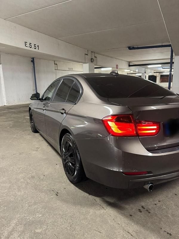 Gebraucht BMW 320 184 PS (135 kW) 2013 Braun Limousine