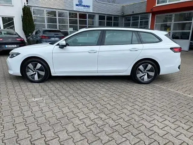 Gebraucht VW Passat Elegance 150 PS (110 kW) 2024 Grau Kombi