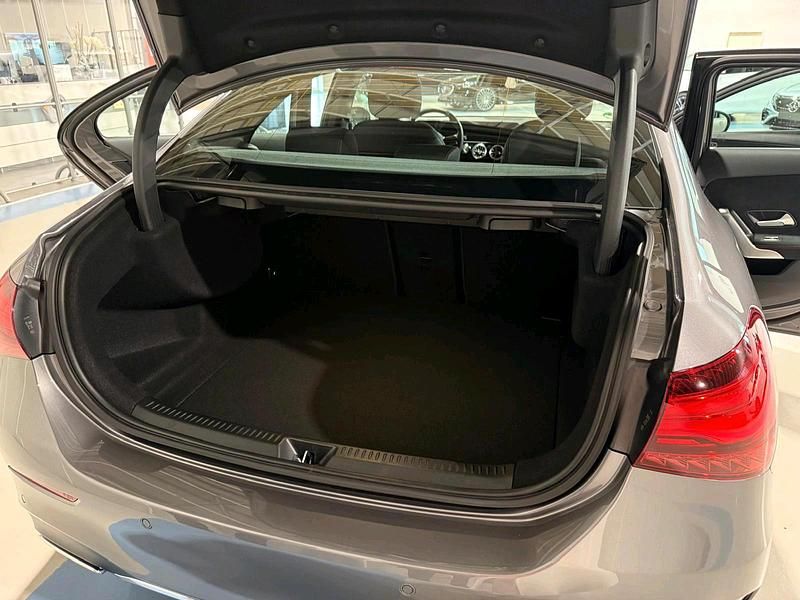 Gebraucht Mercedes A180 AMG line 136 PS (100 kW) 2024 Grau Limousine