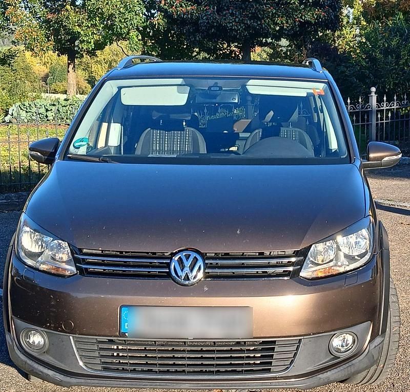 Braun Gebraucht 2012 VW Touran Van / Kleinbus | 7.500 € (Fairer Preis) - Bild 1/4