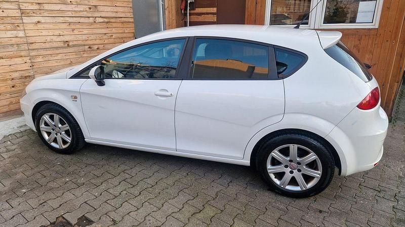 Gebraucht Seat Leon 105 PS (77 kW) 2011 Weiß Limousine
