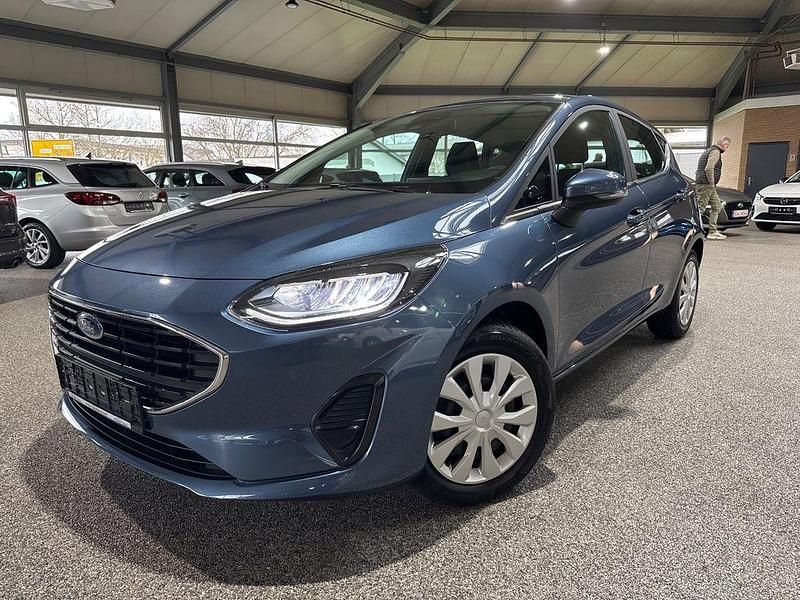 Chromablau metallic Gebraucht 2022 Ford Fiesta Cool & Connect Limousine | 11.890 € (Fairer Preis) - Bild 1/3