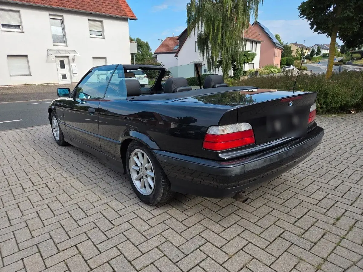 Gebraucht BMW 318 Cabriolet 116 PS (85 kW) 1997 Schwarz Cabrio