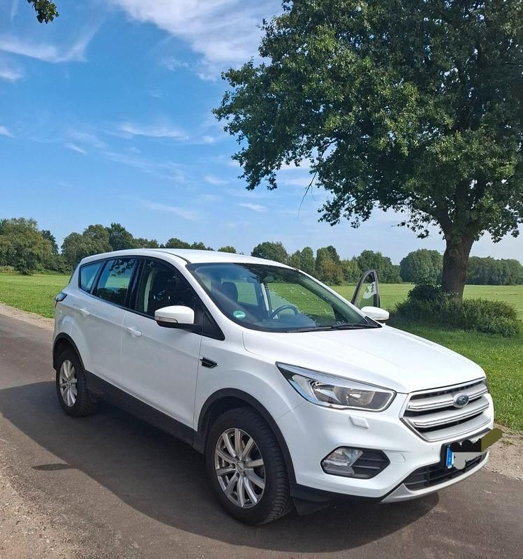 Weiß Gebraucht 2019 Ford Kuga Cool & Connect SUV | 10.500 € (Guter Preis) - Bild 1/4