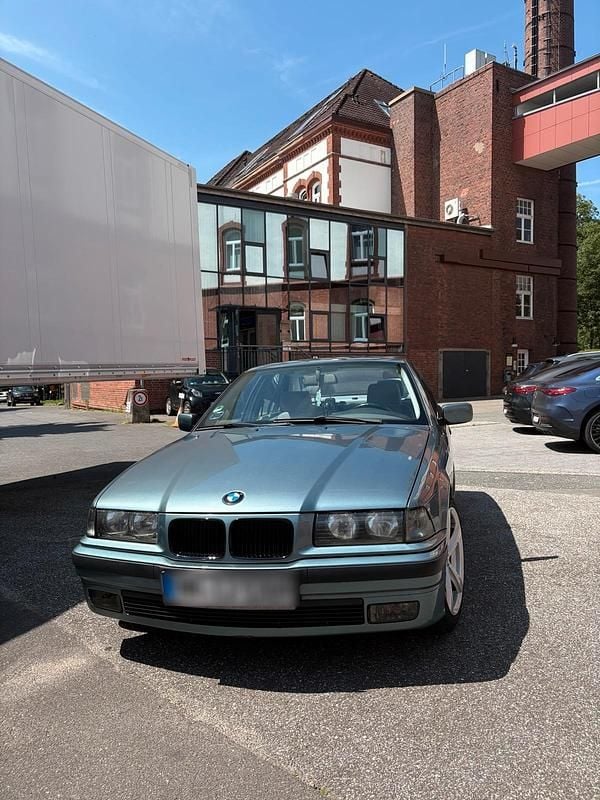 Blau Gebraucht 1991 BMW 320 Limousine | 6.500 € - Bild 1/4