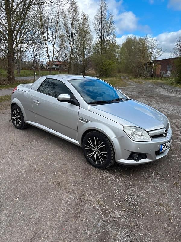 Gebraucht Opel Tigra 125 PS (91 kW) 2008 Silber Cabrio