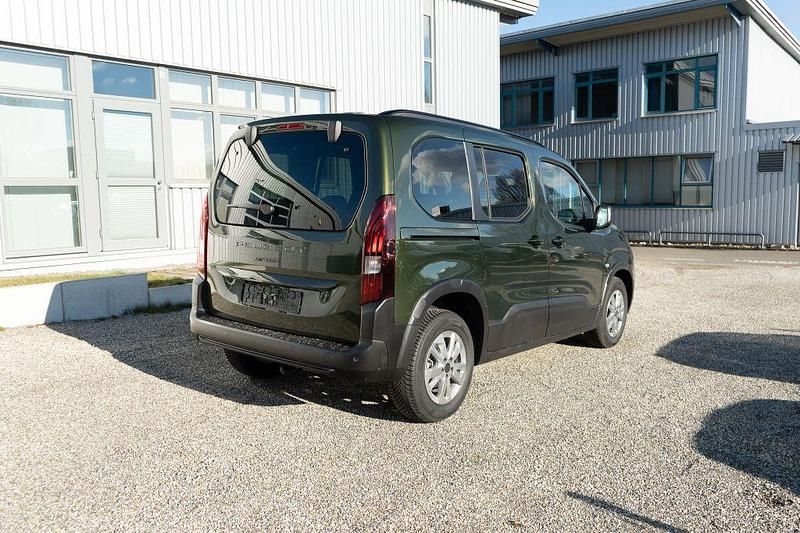 Gebraucht Peugeot Rifter Allure 131 PS (96 kW) 2025 Grün Van / Kleinbus