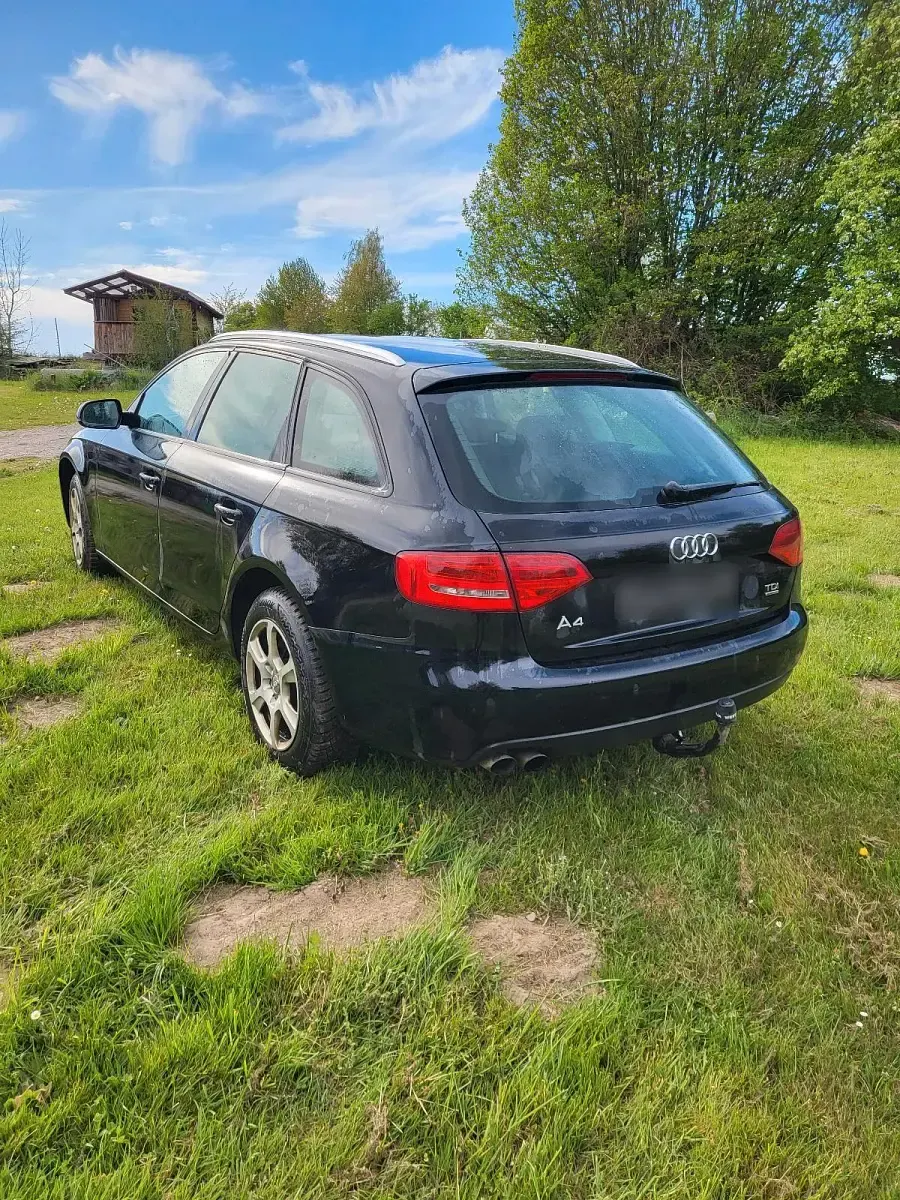 Second-hand Audi A4 140 CP (102 kW) 2011 Negru Break