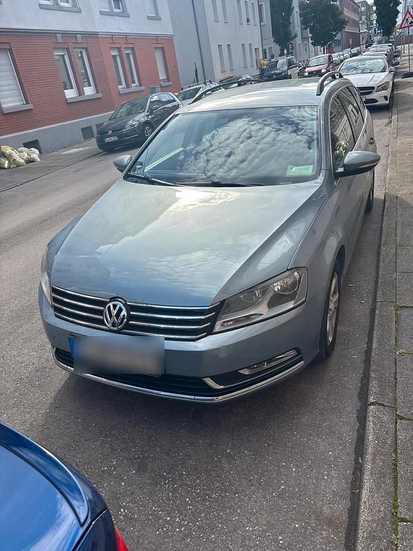 Grau Gebraucht 2011 VW Passat Kombi | 4.000 € (Superpreis) - Bild 1/4