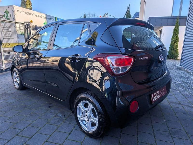Gebraucht Hyundai i10 67 PS (49 kW) 2017 Schwarz Kleinwagen