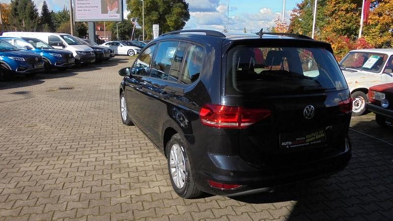 Gebraucht VW Touran 116 PS (85 kW) 2019 Schwarz Van / Kleinbus