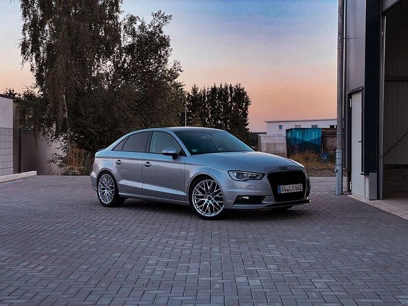 Silber Gebraucht 2016 Audi A3 Ambiente Limousine | 11.300 € (Guter Preis) - Bild 1/4
